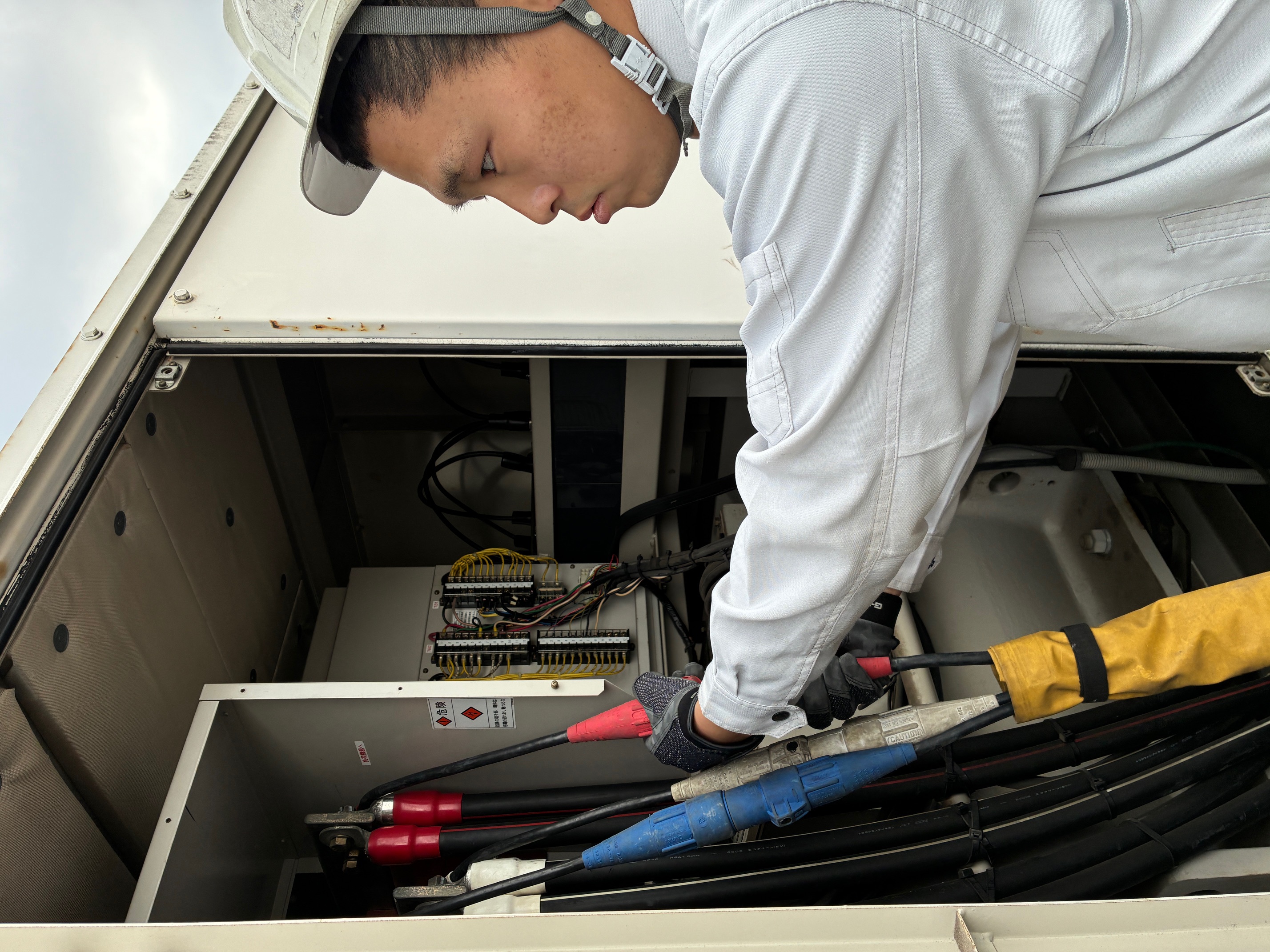 消防設備点検の作業風景